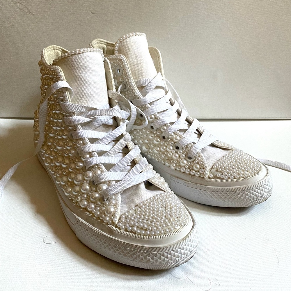 ⭐️‼️CUSTOM MADE‼️⭐️ PEARL BEDAZZLED CHUCK TAYLORS - CONVERSE HIGH TOPS